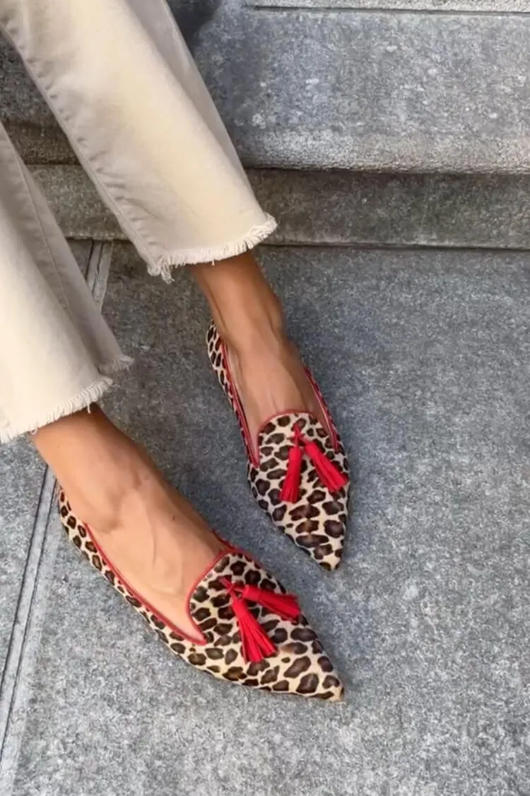 Savina™ | Chic Leopard Print Suede Flats