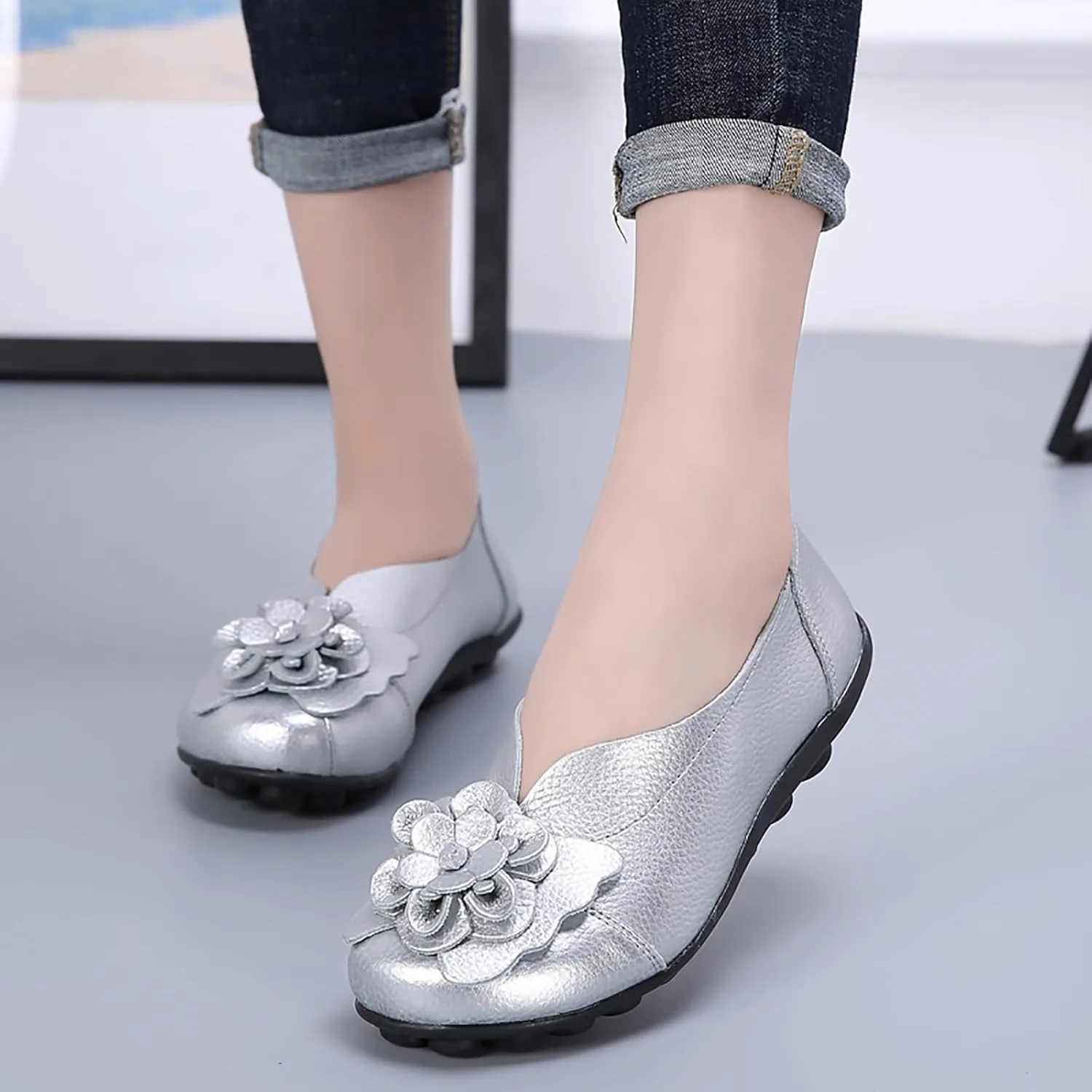 Womens Leather Loafers Flower Cowhide Flat Sandals Comfort Walking Casual Flat Loafer, Round Toe Soft Sole Slip On Sandals Breathable Indoor Outdoor Walking Shoes