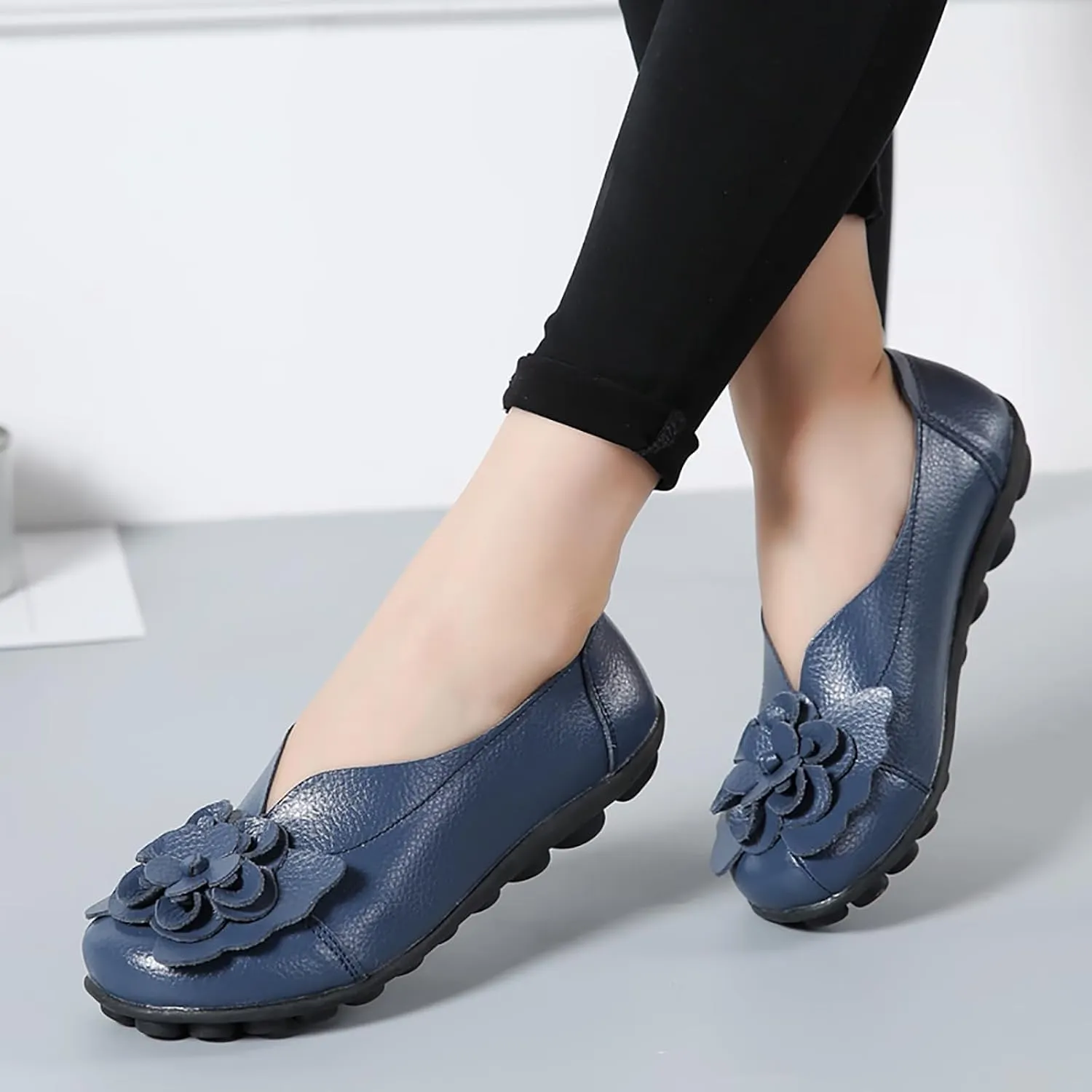 Womens Leather Loafers Flower Cowhide Flat Sandals Comfort Walking Casual Flat Loafer, Round Toe Soft Sole Slip On Sandals Breathable Indoor Outdoor Walking Shoes