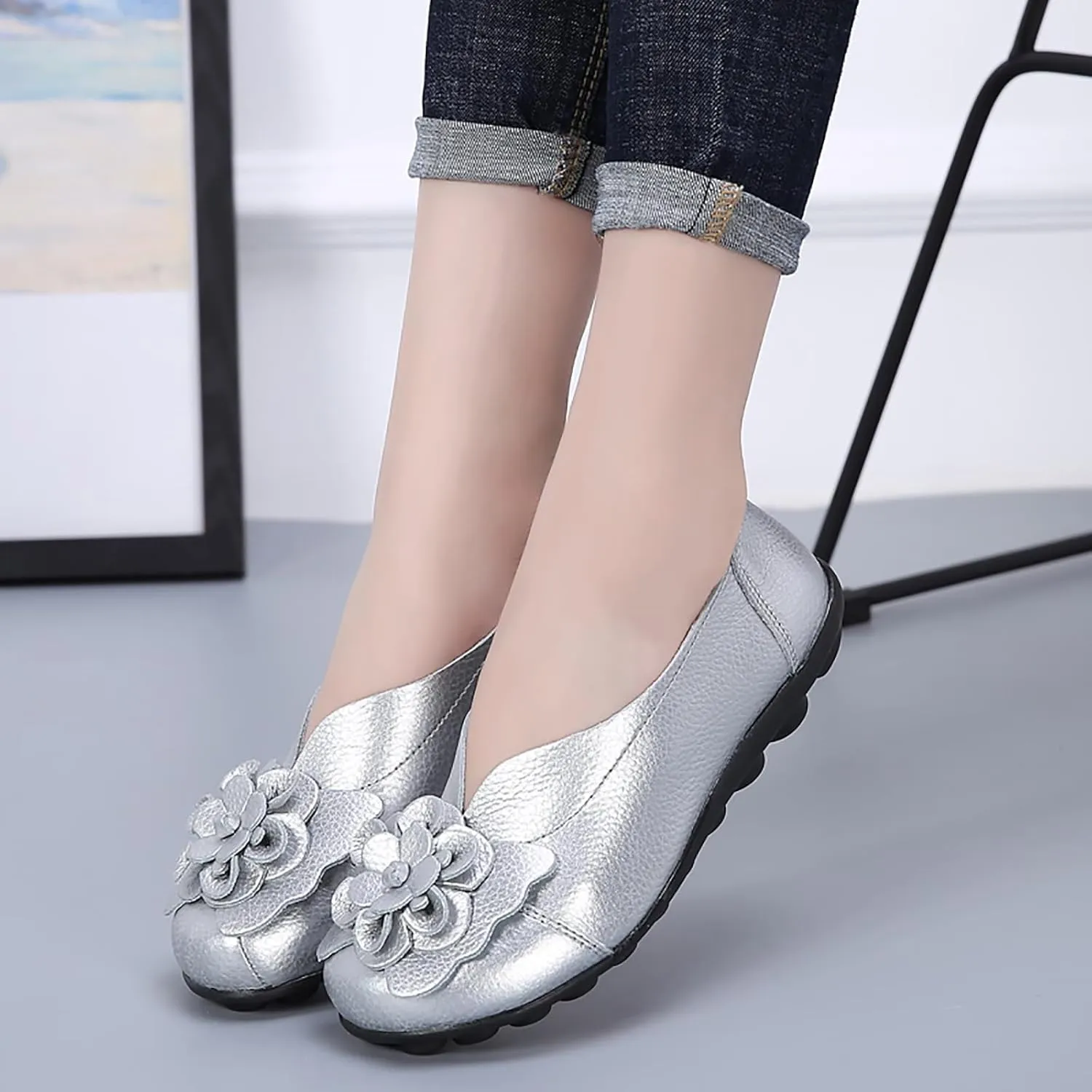 Womens Leather Loafers Flower Cowhide Flat Sandals Comfort Walking Casual Flat Loafer, Round Toe Soft Sole Slip On Sandals Breathable Indoor Outdoor Walking Shoes