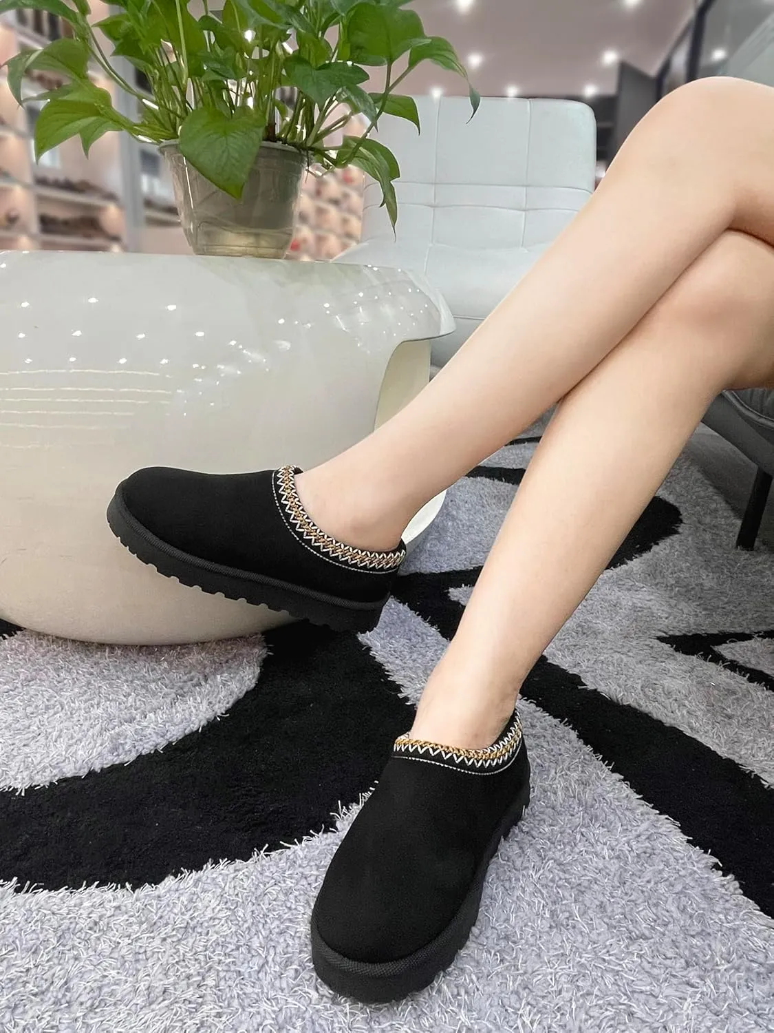 Women's platform slippers.Genuine Suede Fuzzy Cozy Mini Boots,Ideal for Indoor and Outdoor.Warm short ankle boots.The shoe size runs small,please order one size up.