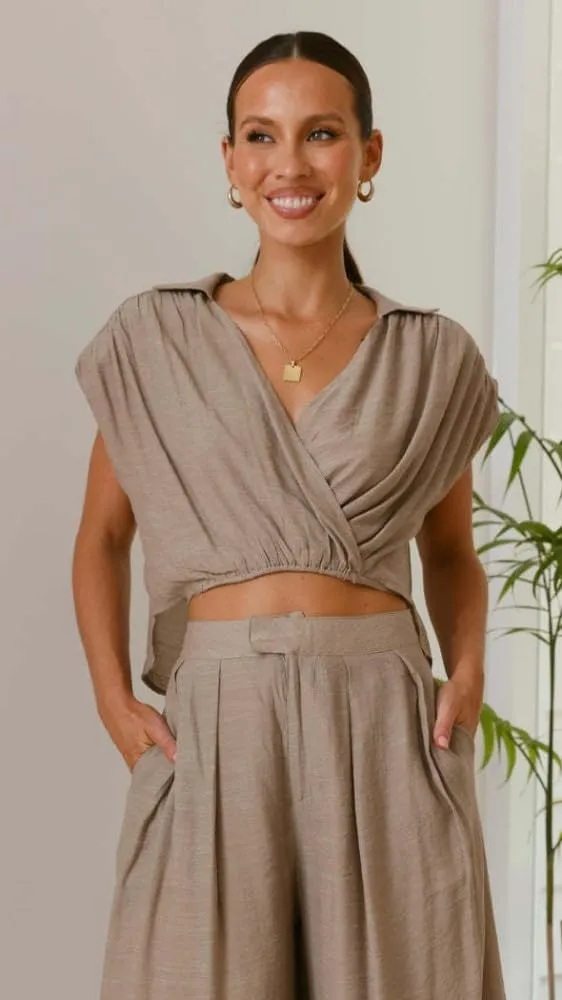 Women's Spring/Summer Street Retro Set V-neck Short sleeved Top High Waist Wide Leg Pants Two Piece Set