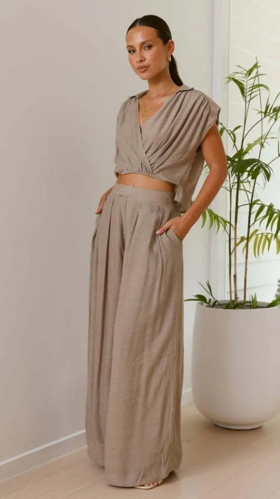 Women's Spring/Summer Street Retro Set V-neck Short sleeved Top High Waist Wide Leg Pants Two Piece Set